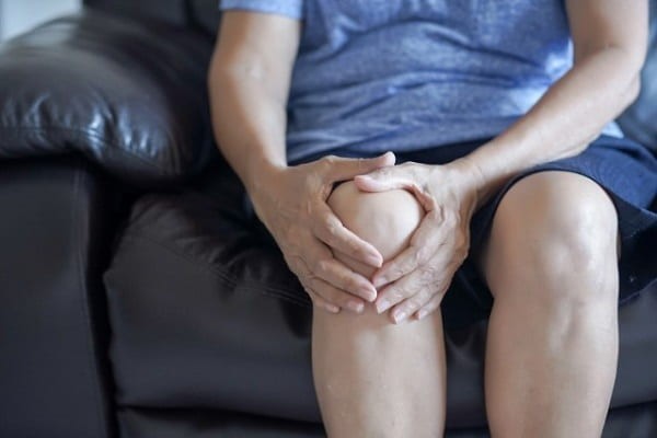 خشکی پای سالمندان و درمان آن با فیزیوتراپی